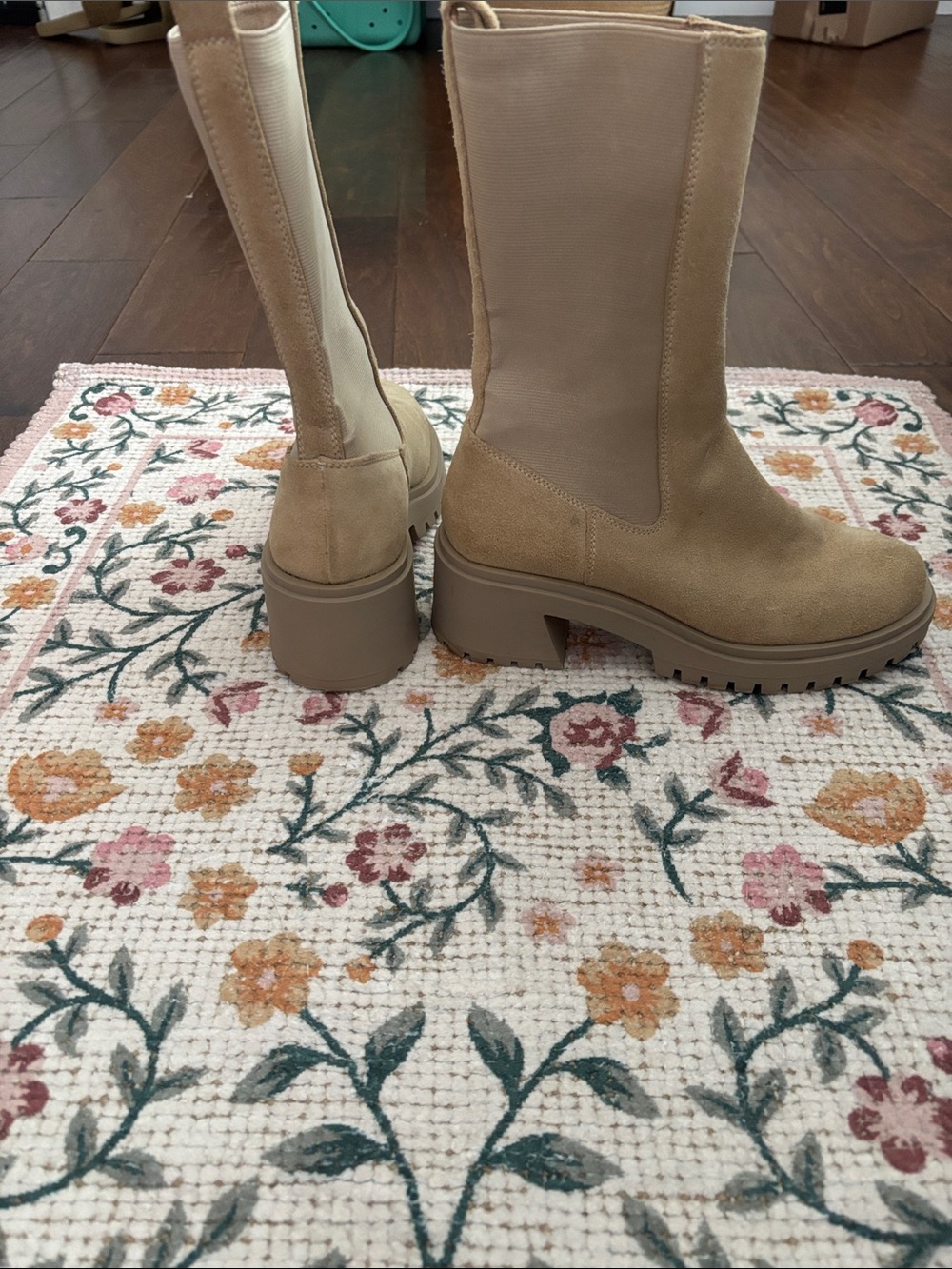Tall Women's Suede Chelsea Boots in Beige STEVE MADDEN - Picture 6 of 7